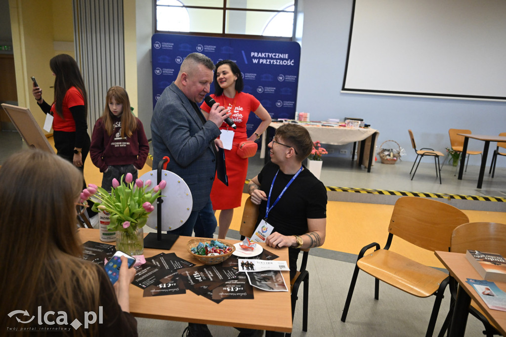 Przyszli i pomogli dwóm malym chłopcom