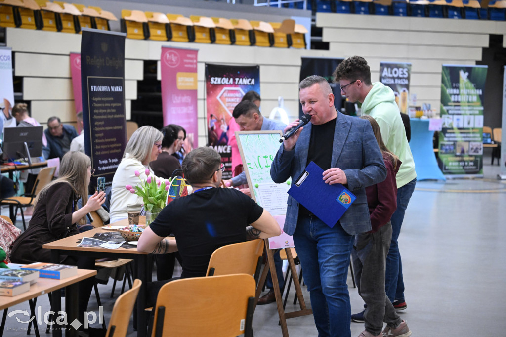 Przyszli i pomogli dwóm malym chłopcom