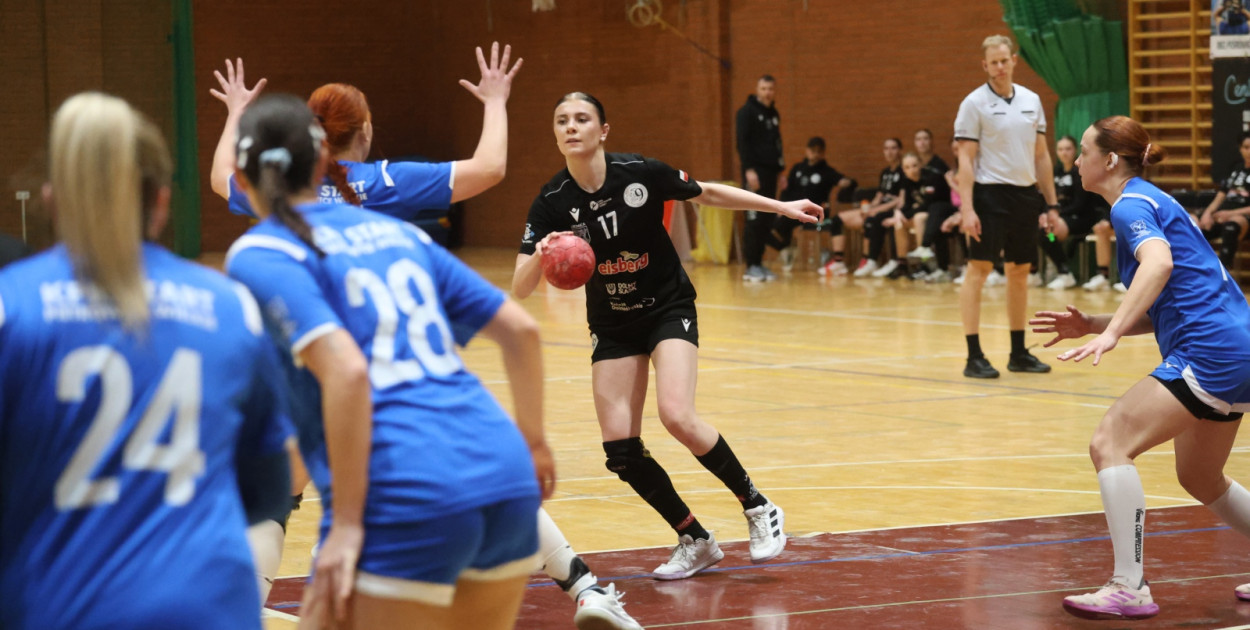 Dziewiątka demoluje rywalki w Legnicy!