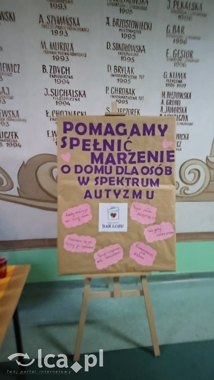 W I LO odbył się kiermasz ciast dla „Daru Losu”