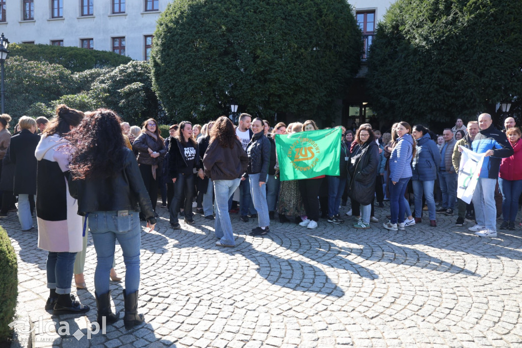 Gorąco przed siedzibą ZUS w Legnicy
