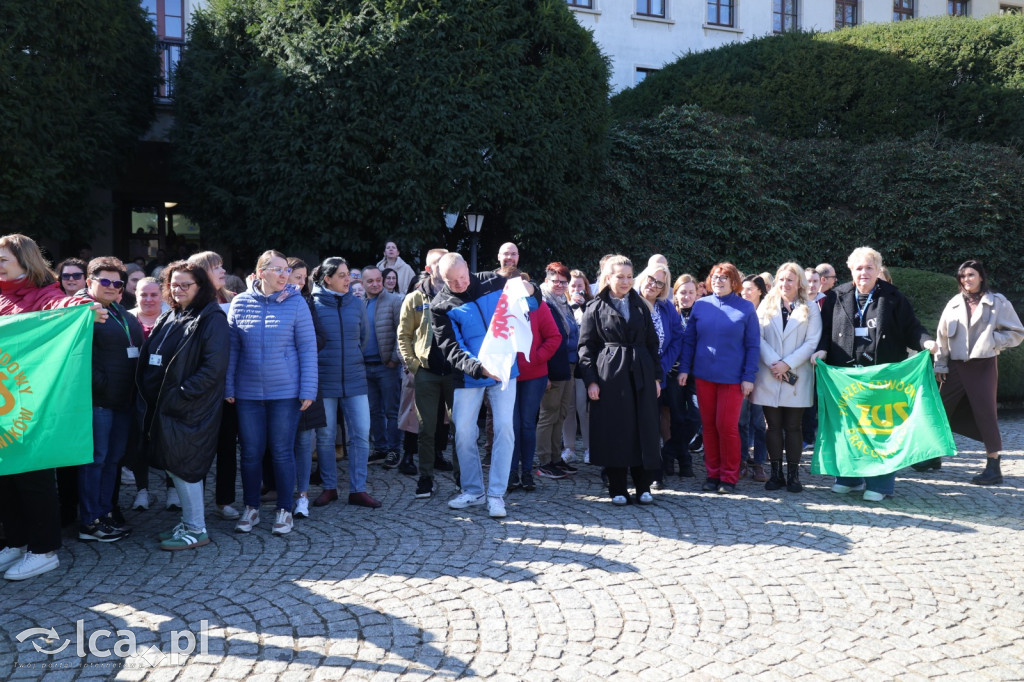 Gorąco przed siedzibą ZUS w Legnicy