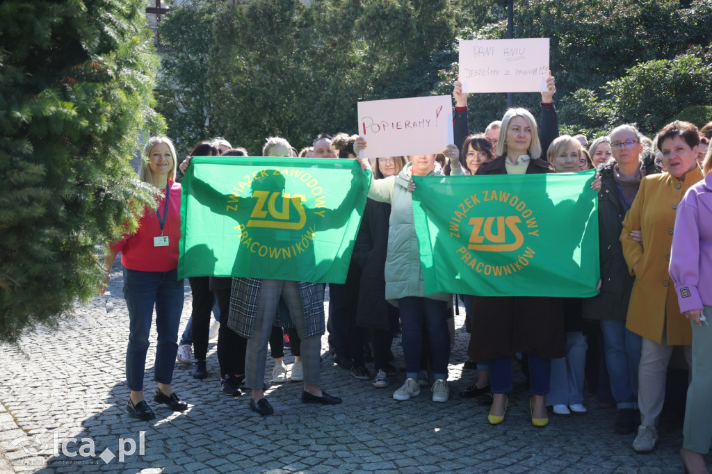 Gorąco przed siedzibą ZUS w Legnicy