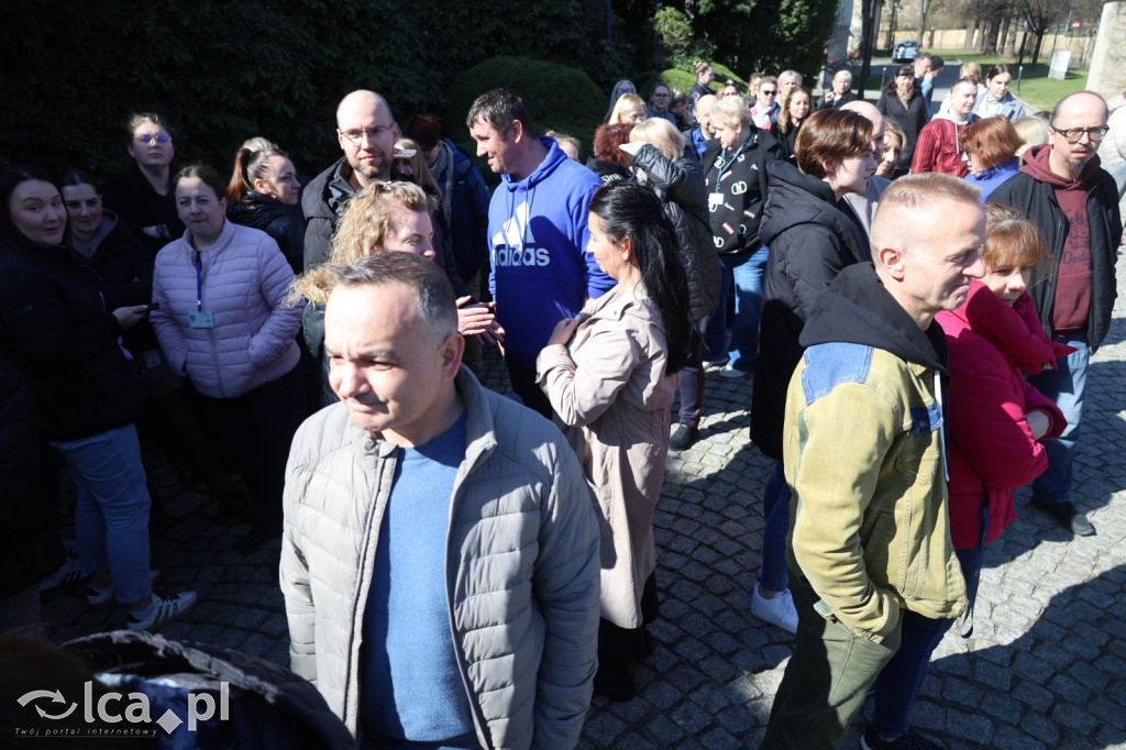 Gorąco przed siedzibą ZUS w Legnicy