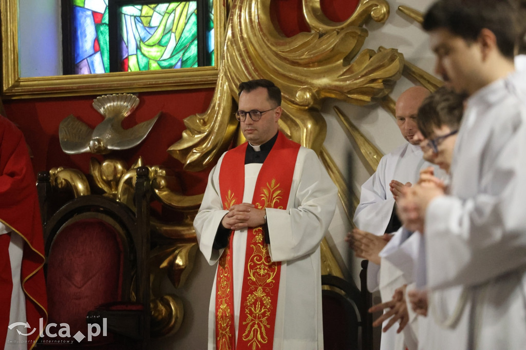 Przejmująca cisza, czerwone szaty i tłumy wiernych