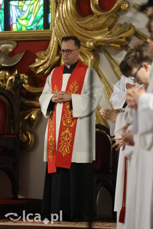 Przejmująca cisza, czerwone szaty i tłumy wiernych