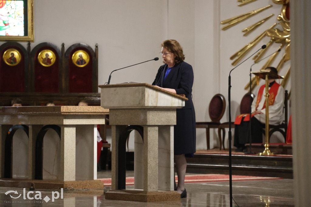 Przejmująca cisza, czerwone szaty i tłumy wiernych