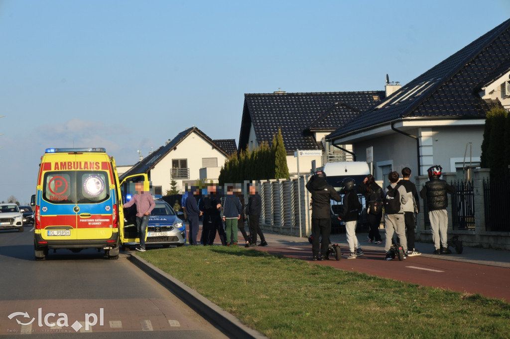 Dwaj nastolatkowie potrąceni przez osobówkę
