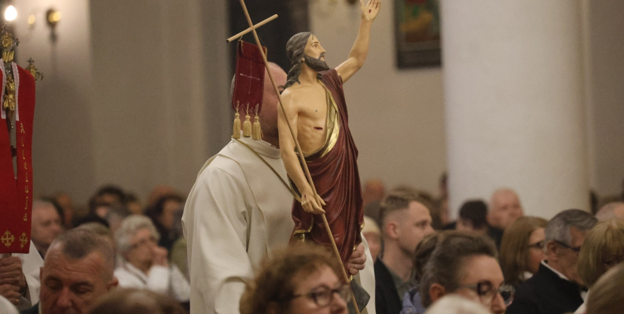 Wigilia Paschalna w kościele NSPJ w Legnicy