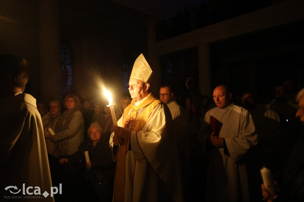 Wigilia Paschalna w kościele NSPJ w Legnicy