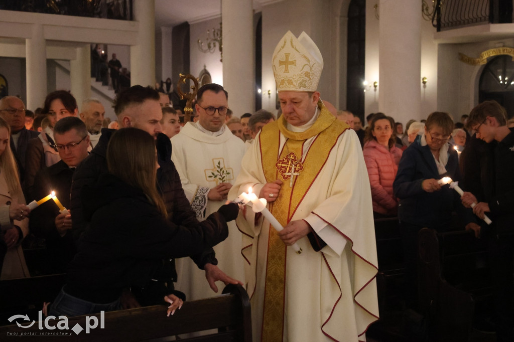 Wigilia Paschalna w kościele NSPJ w Legnicy