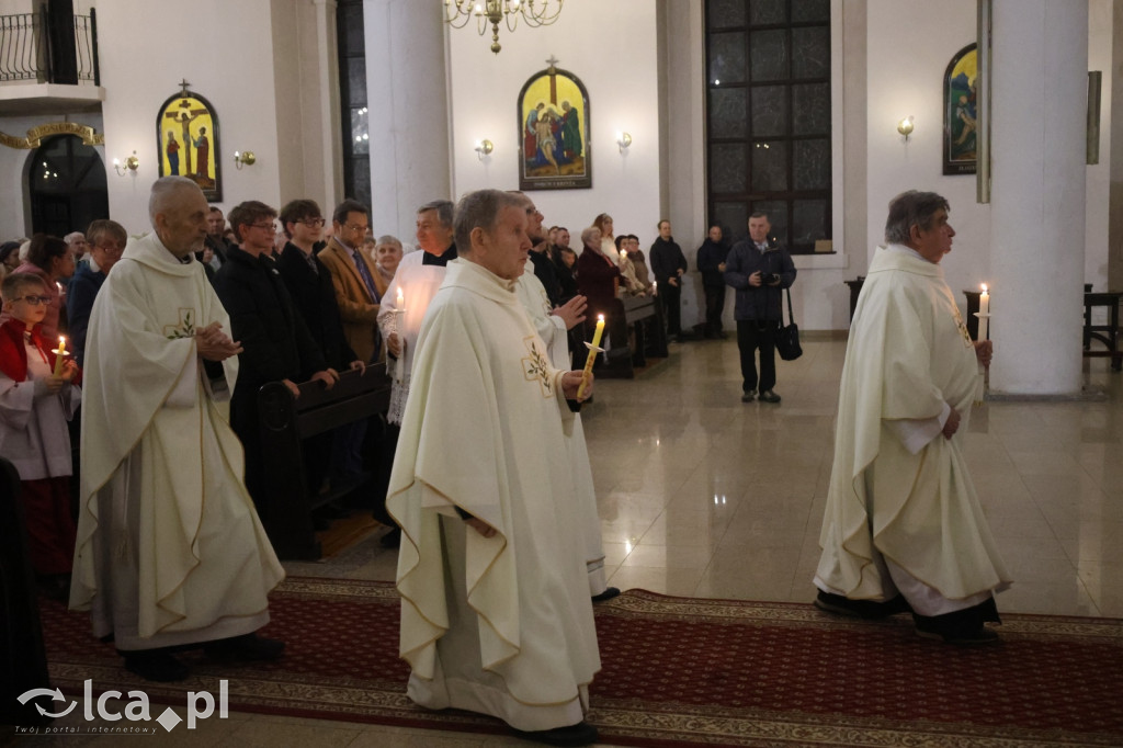 Wigilia Paschalna w kościele NSPJ w Legnicy
