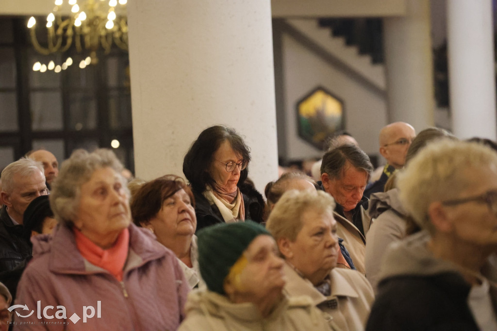 Wigilia Paschalna w kościele NSPJ w Legnicy
