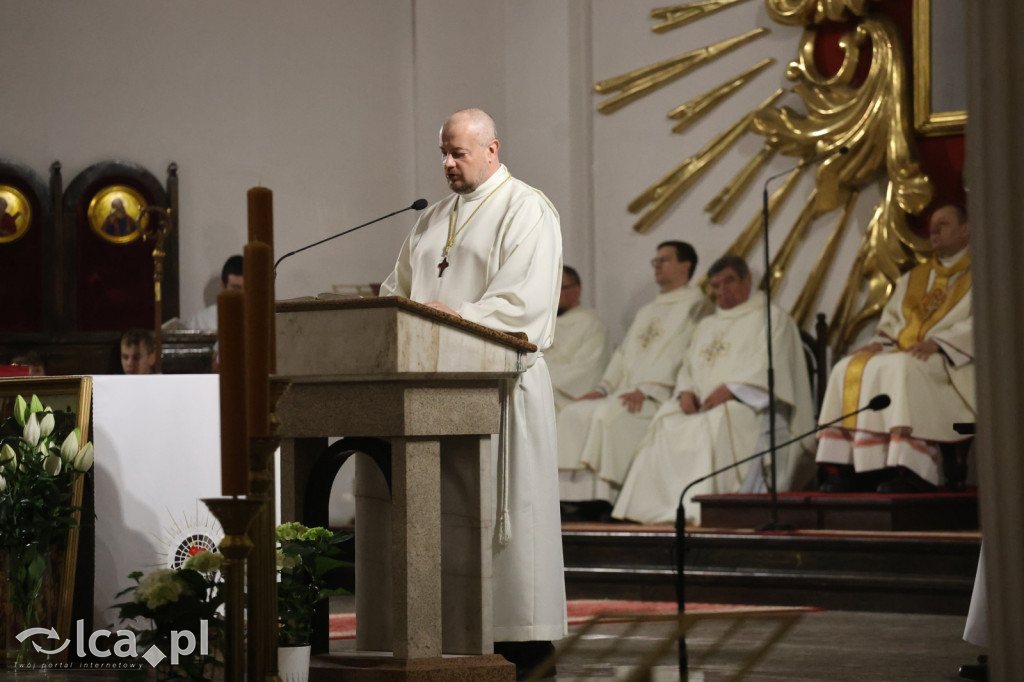 Wigilia Paschalna w kościele NSPJ w Legnicy