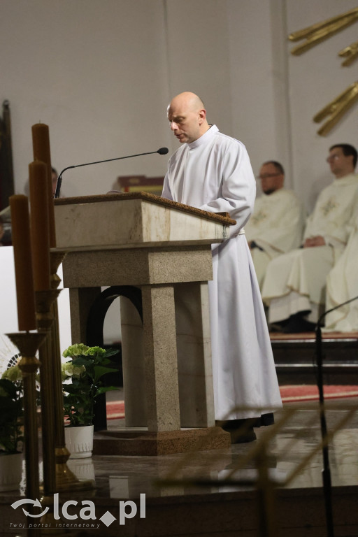 Wigilia Paschalna w kościele NSPJ w Legnicy