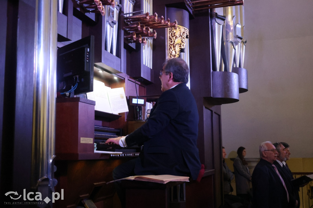 Wigilia Paschalna w kościele NSPJ w Legnicy