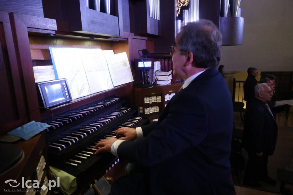 Wigilia Paschalna w kościele NSPJ w Legnicy