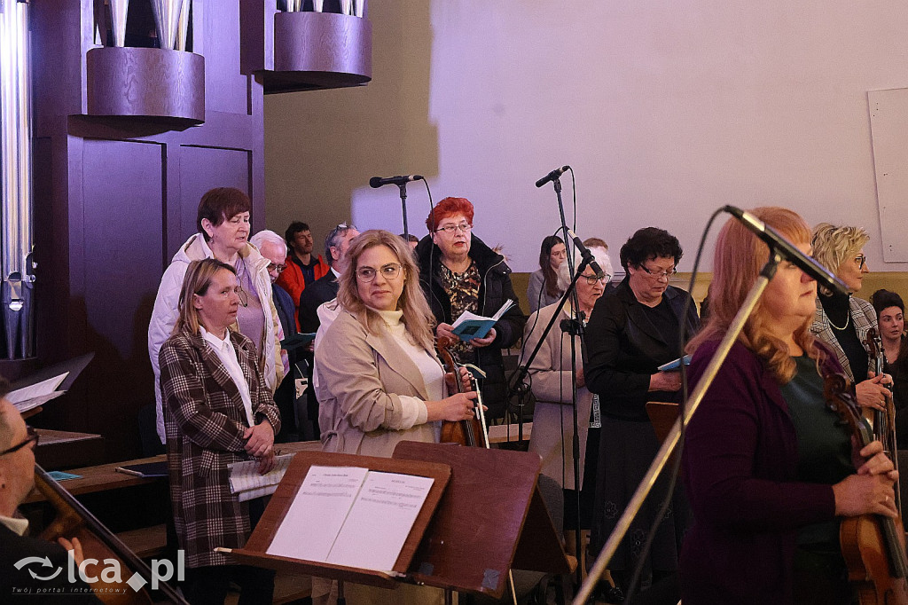 Wigilia Paschalna w kościele NSPJ w Legnicy