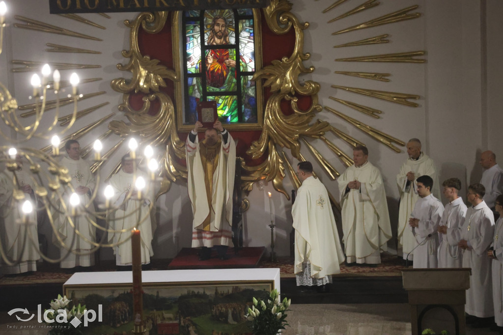 Wigilia Paschalna w kościele NSPJ w Legnicy