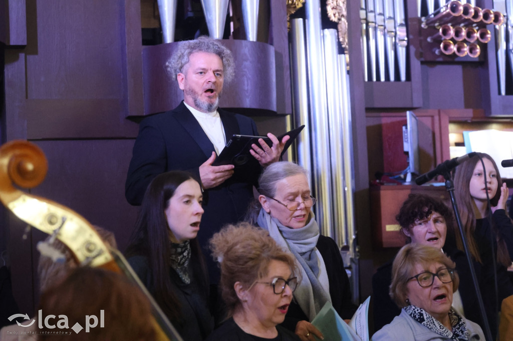 Wigilia Paschalna w kościele NSPJ w Legnicy