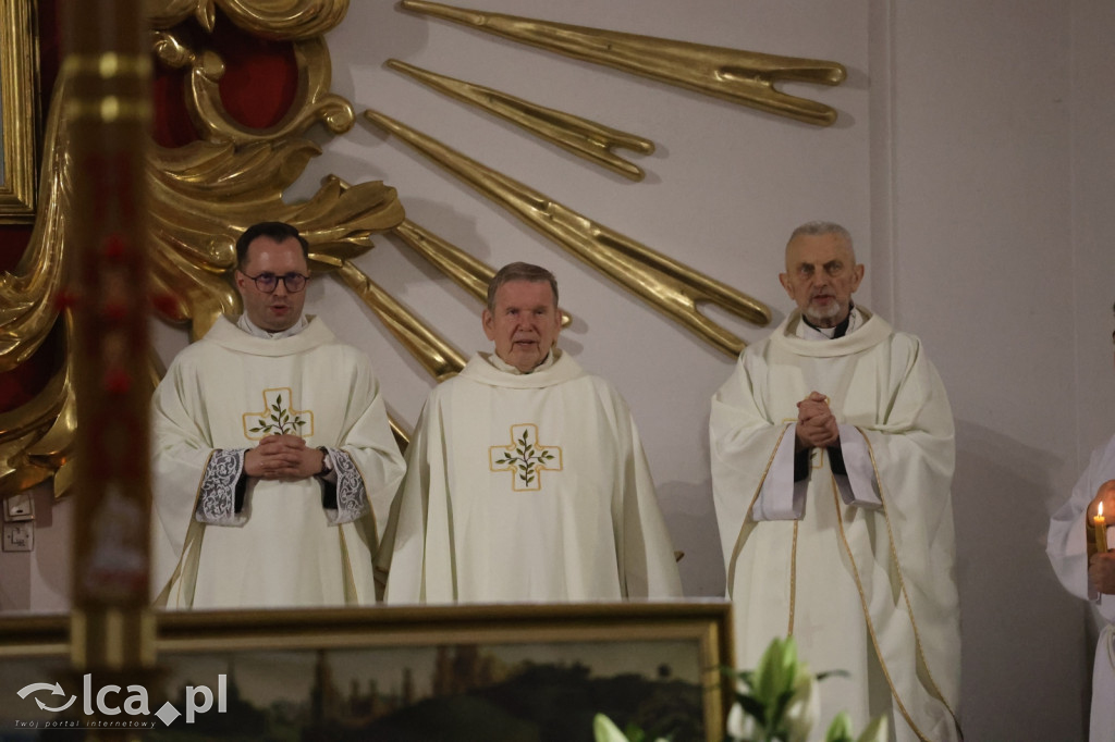 Wigilia Paschalna w kościele NSPJ w Legnicy