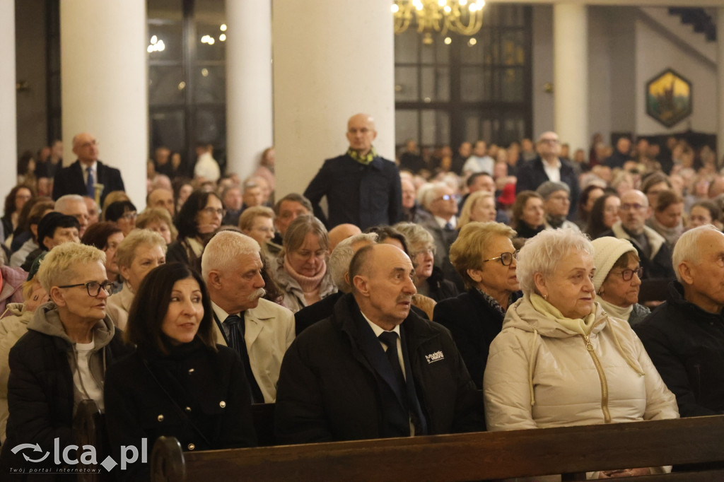 Wigilia Paschalna w kościele NSPJ w Legnicy