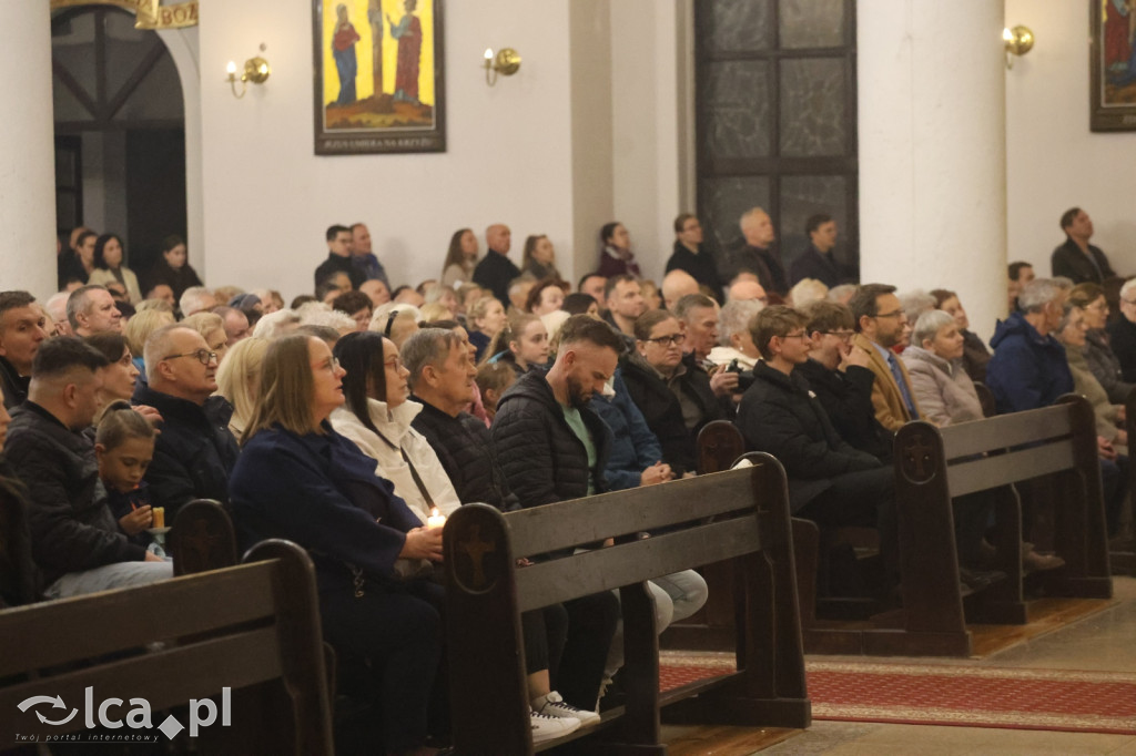 Wigilia Paschalna w kościele NSPJ w Legnicy