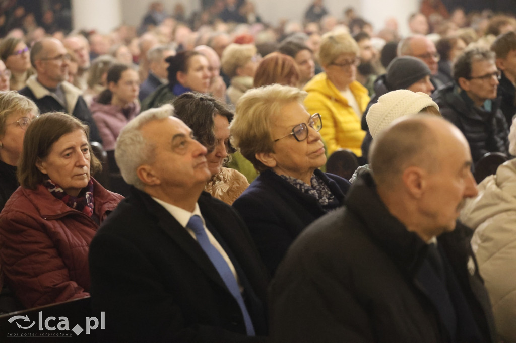 Wigilia Paschalna w kościele NSPJ w Legnicy