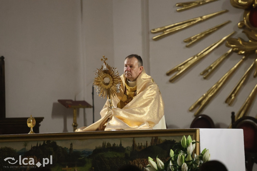 Wigilia Paschalna w kościele NSPJ w Legnicy