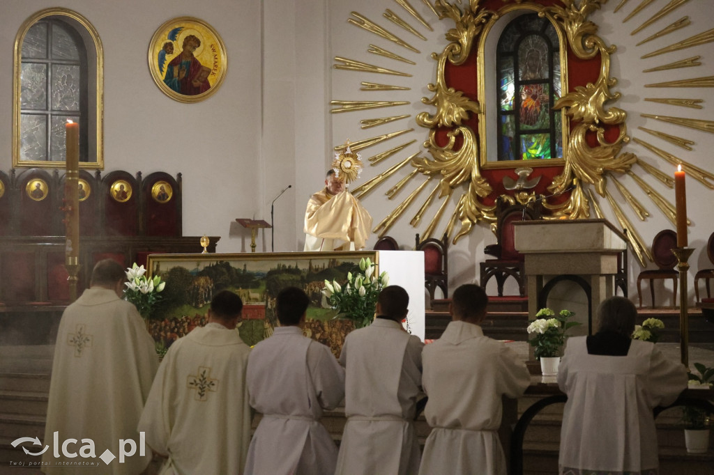 Wigilia Paschalna w kościele NSPJ w Legnicy