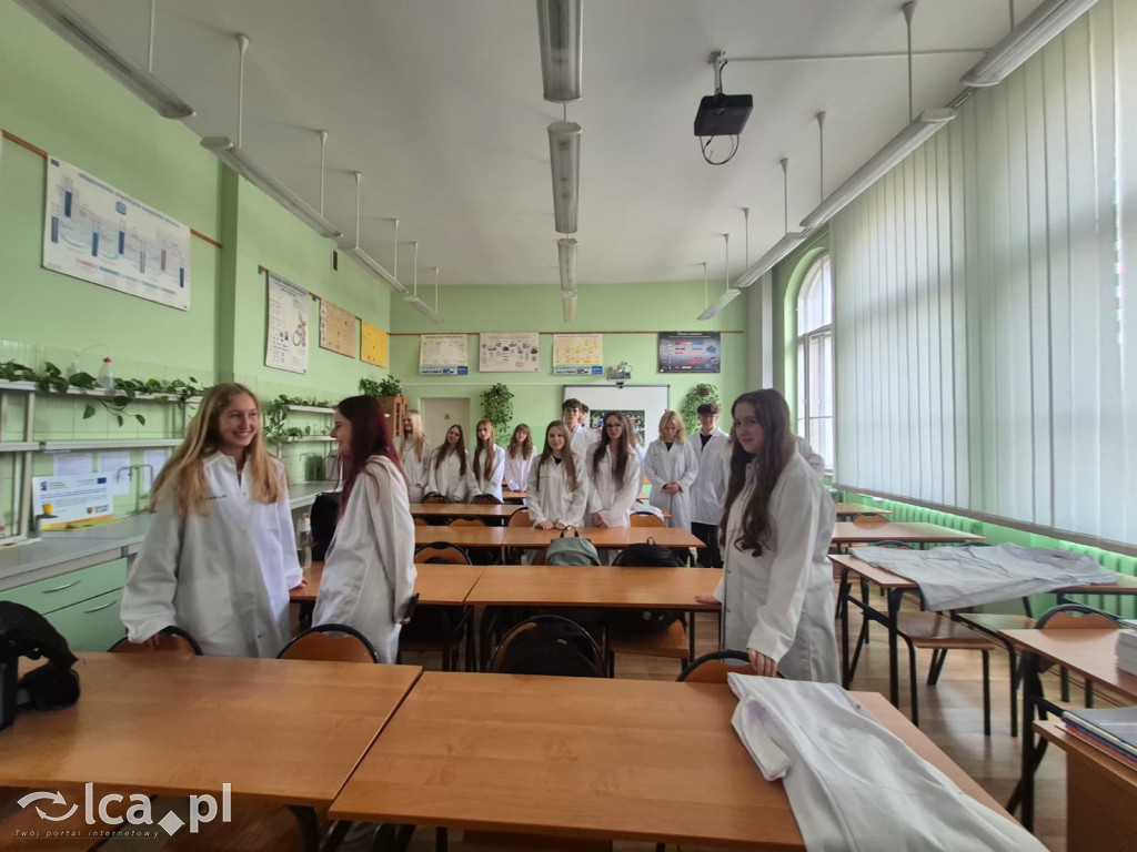 II LO ma nowoczesną pracownię chemiczną