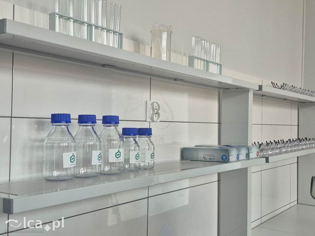 II LO ma nowoczesną pracownię chemiczną