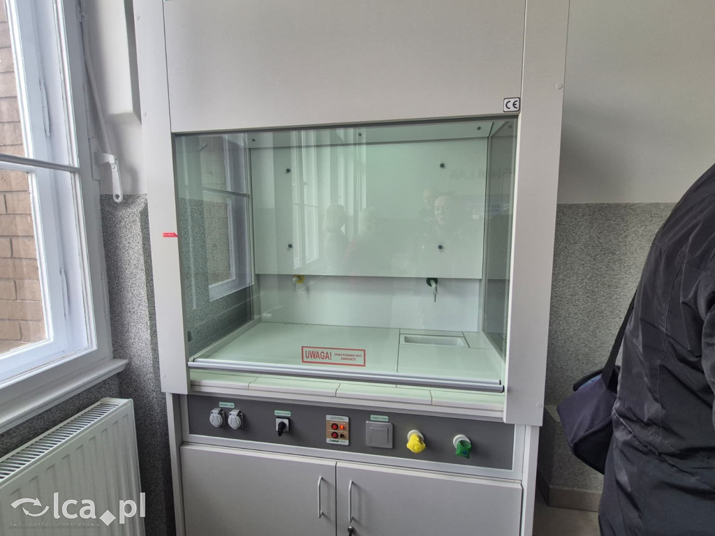 II LO ma nowoczesną pracownię chemiczną