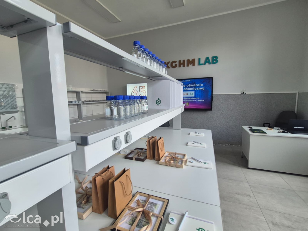 II LO ma nowoczesną pracownię chemiczną