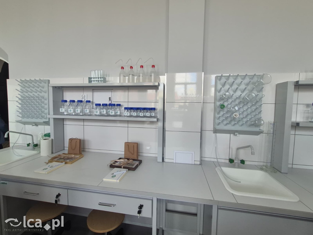 II LO ma nowoczesną pracownię chemiczną