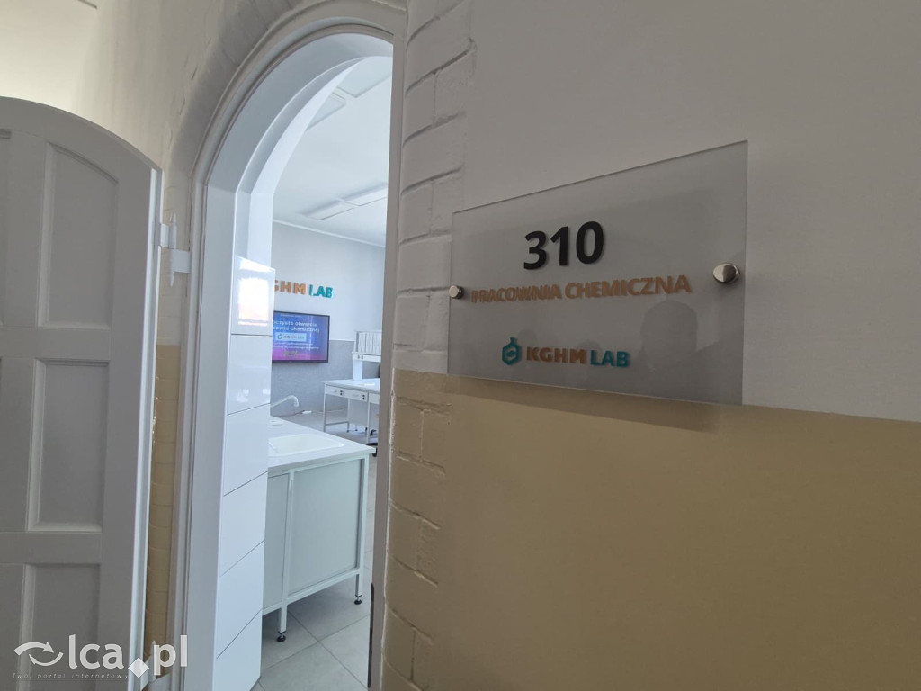 II LO ma nowoczesną pracownię chemiczną