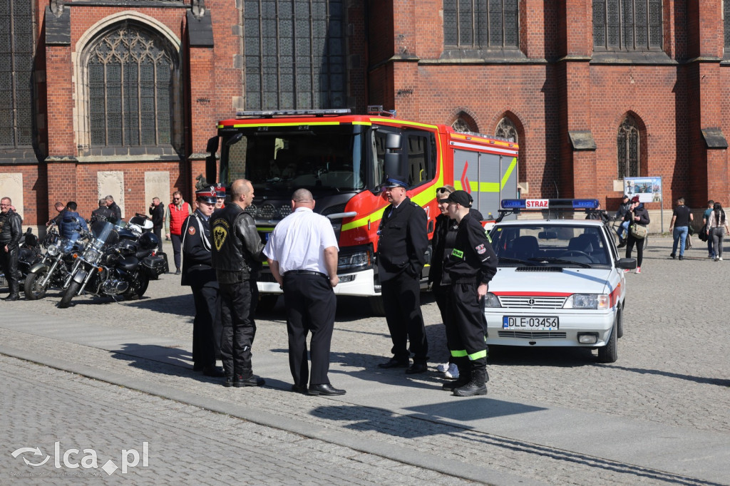 Ryk silników i strażackie syreny