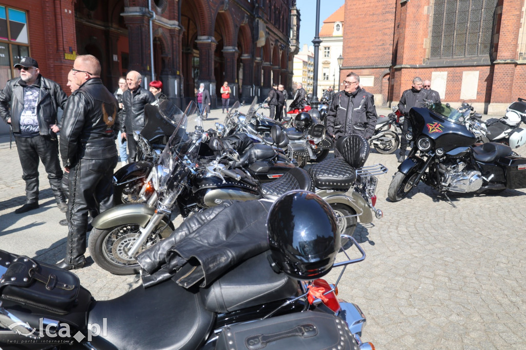 Ryk silników i strażackie syreny