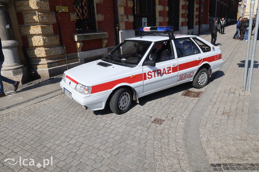 Ryk silników i strażackie syreny