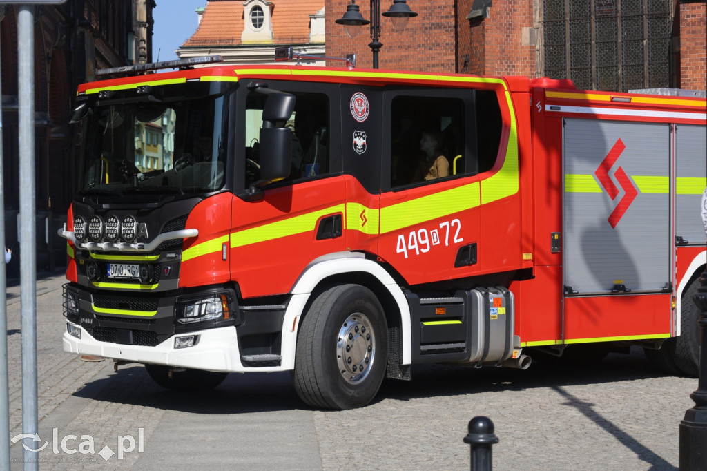 Ryk silników i strażackie syreny