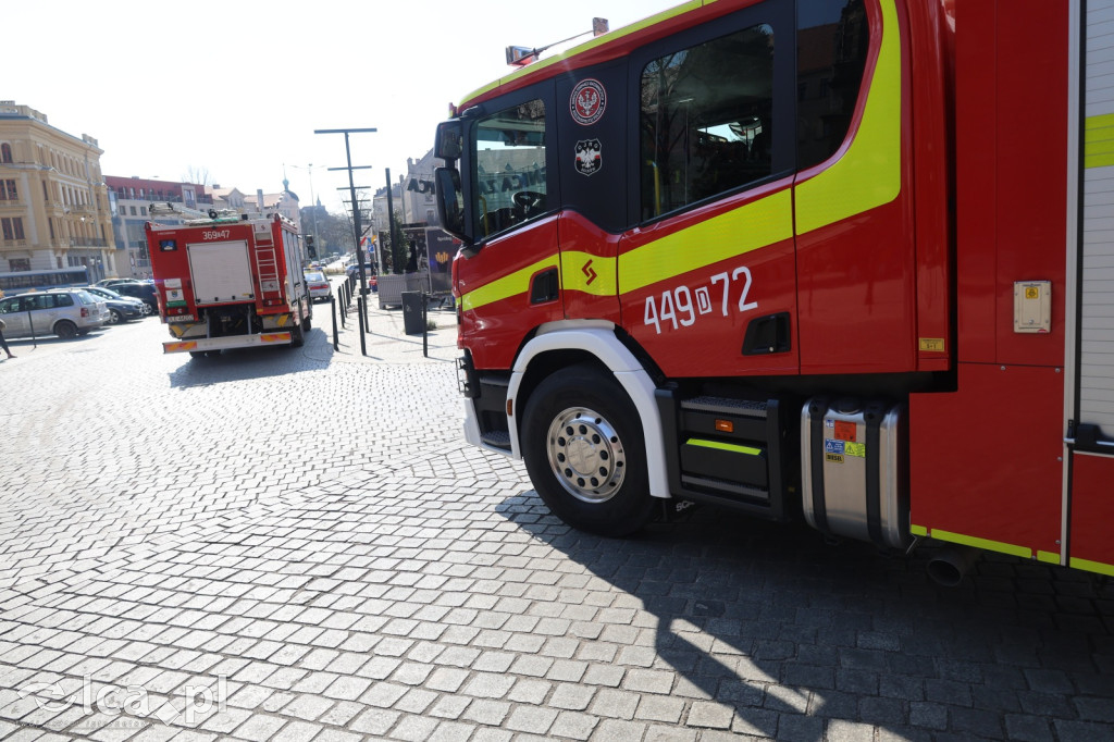 Ryk silników i strażackie syreny