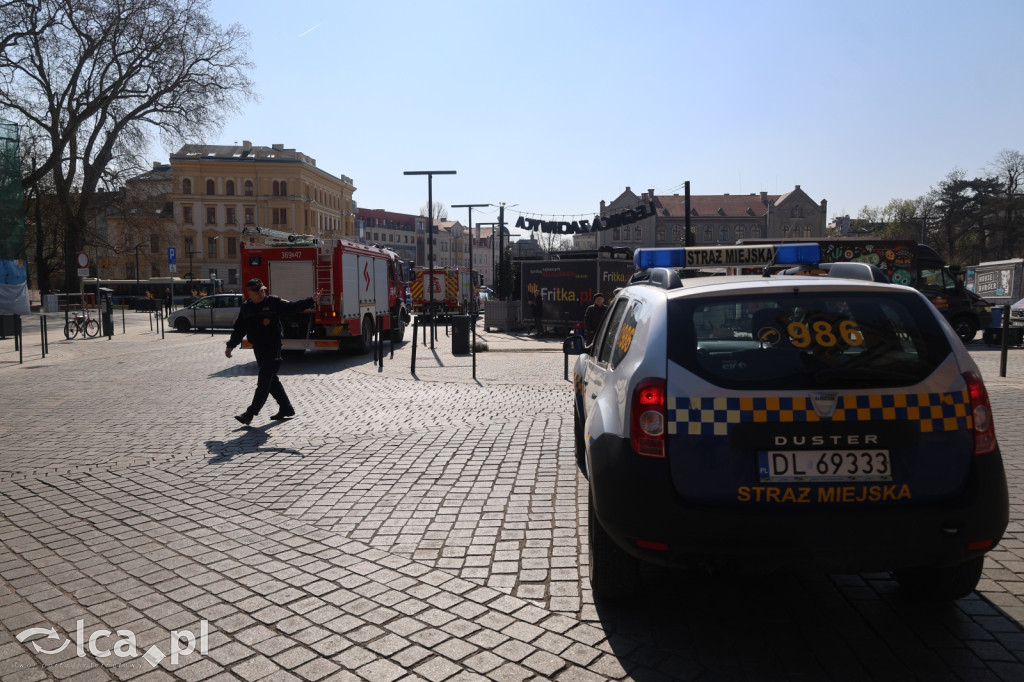 Ryk silników i strażackie syreny