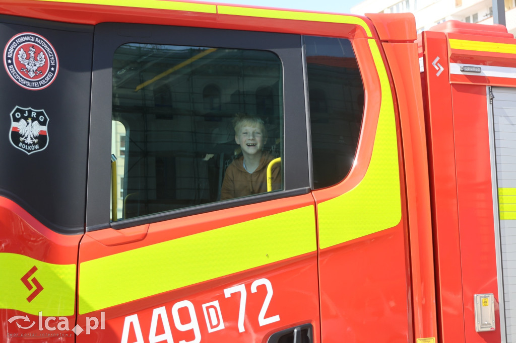 Ryk silników i strażackie syreny