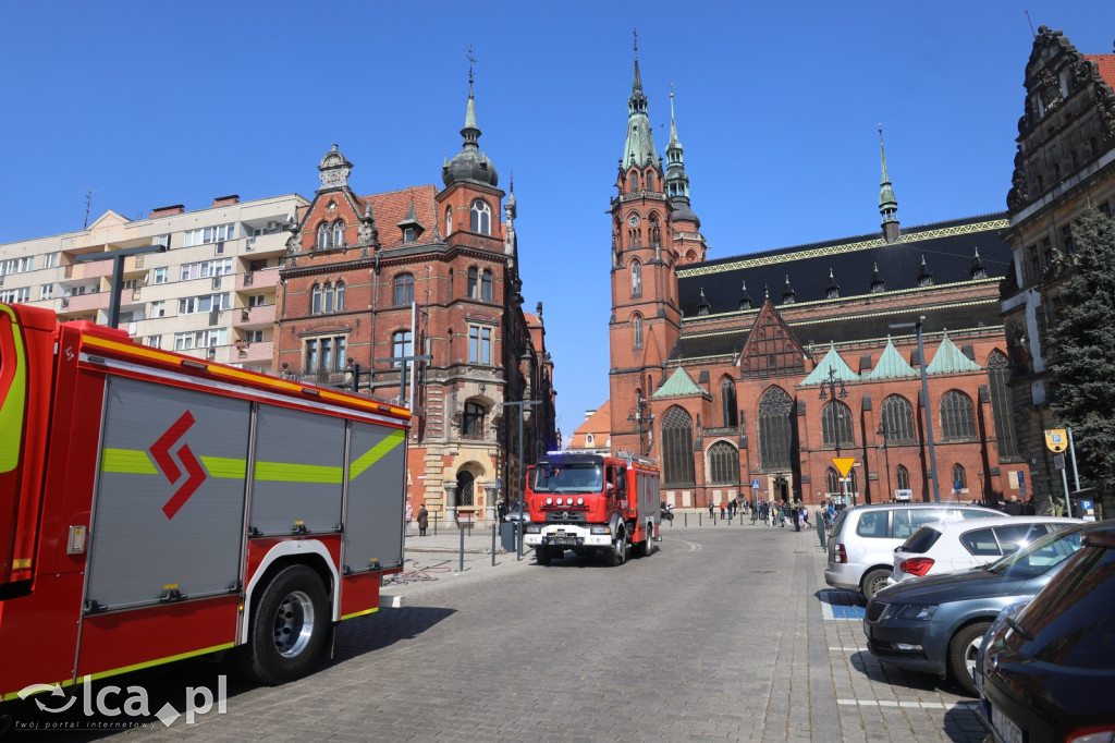Ryk silników i strażackie syreny
