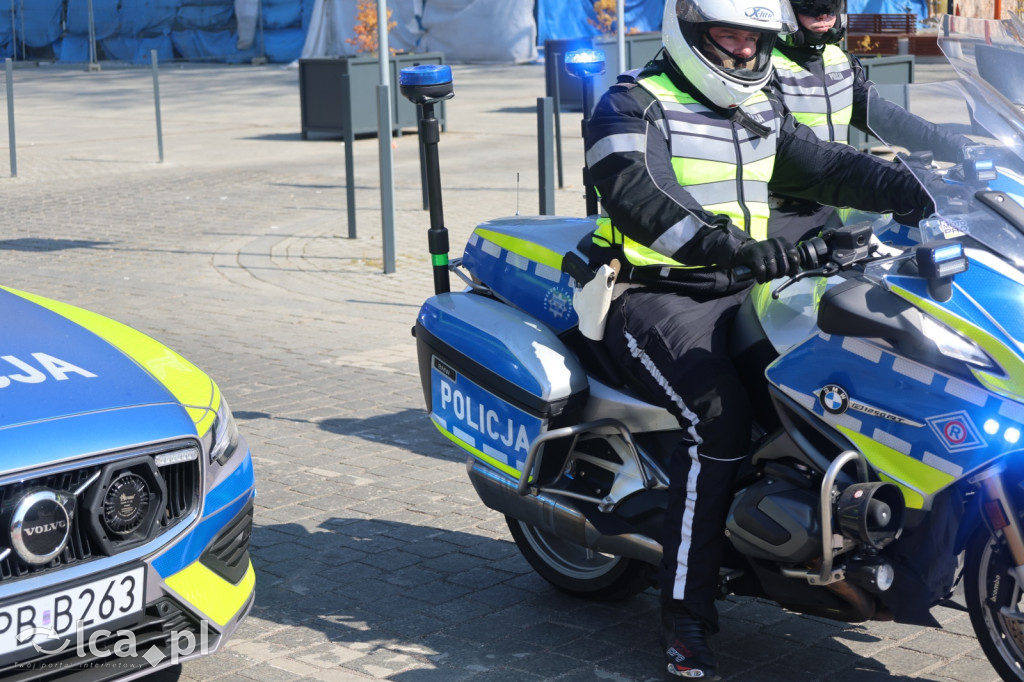 Ryk silników i strażackie syreny