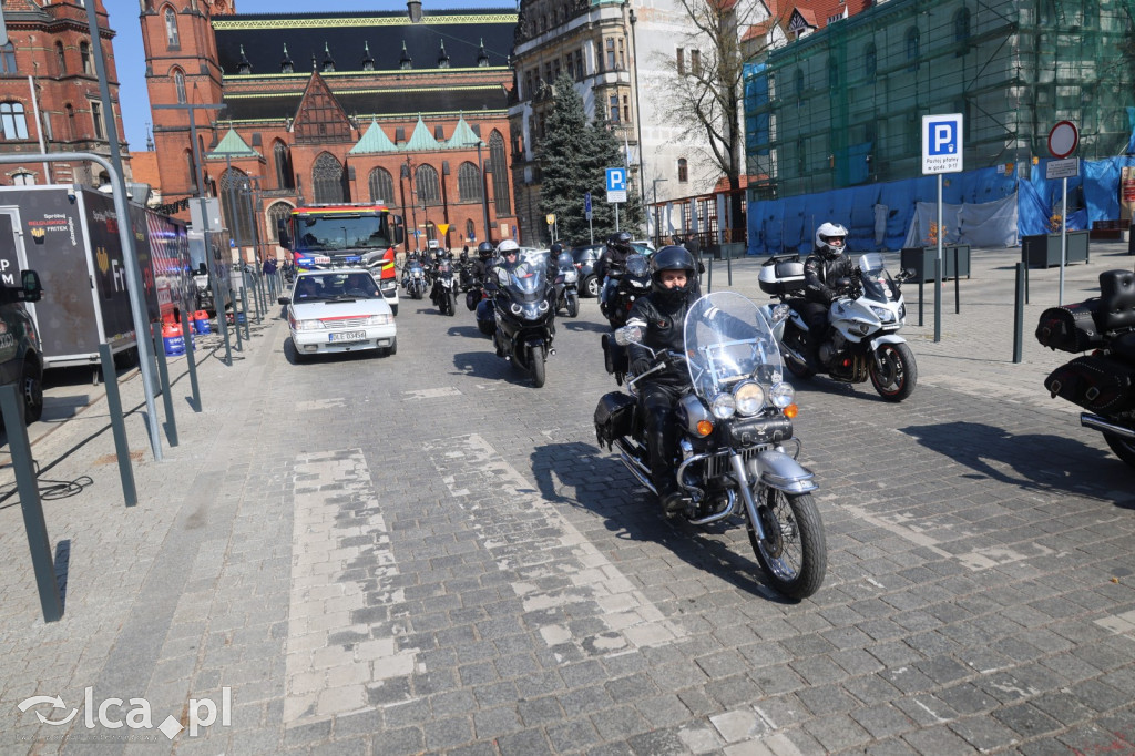 Ryk silników i strażackie syreny