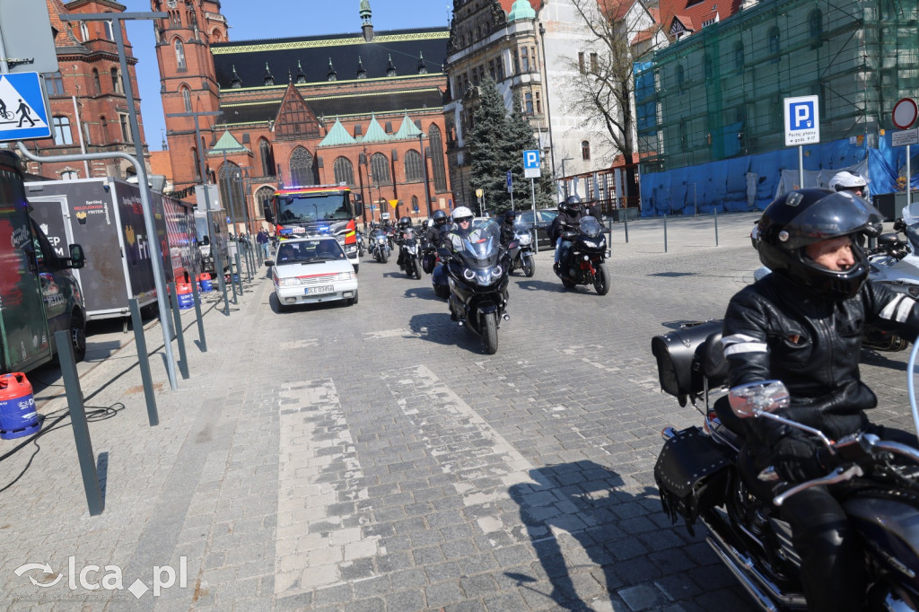 Ryk silników i strażackie syreny