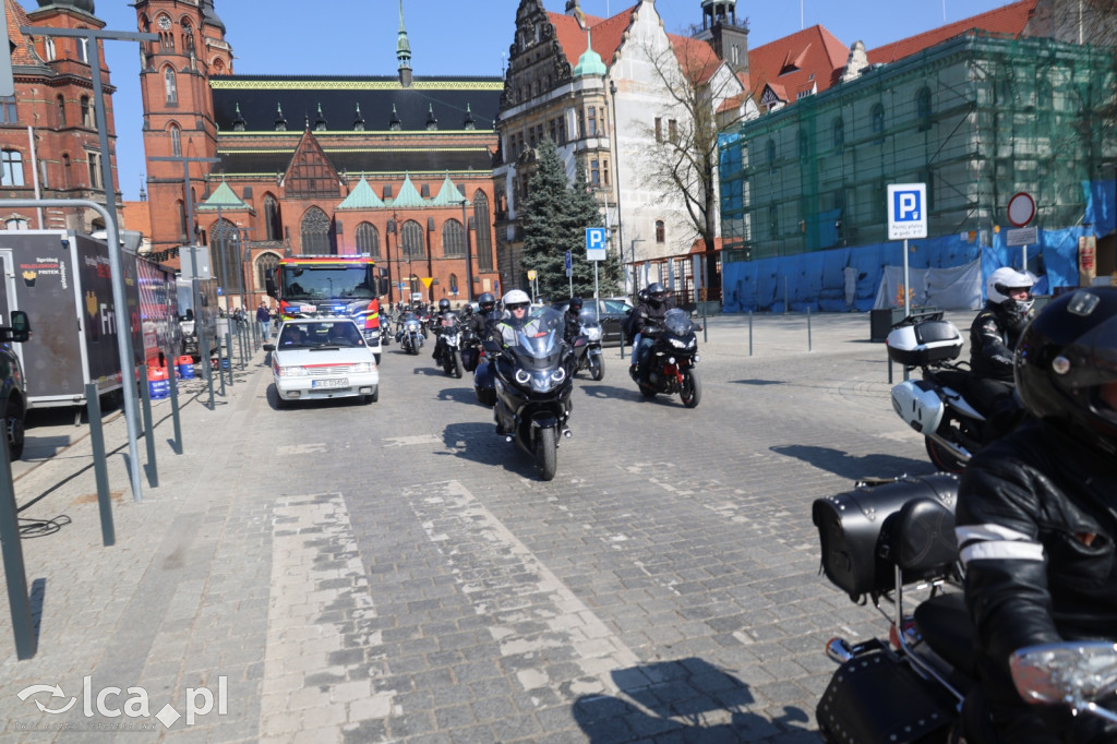 Ryk silników i strażackie syreny