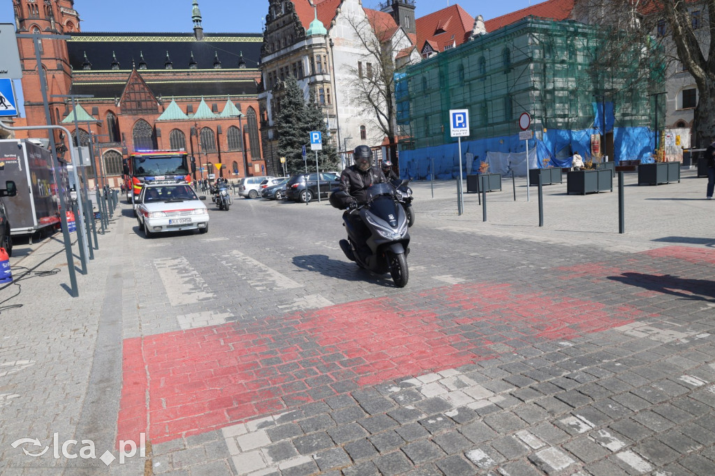 Ryk silników i strażackie syreny