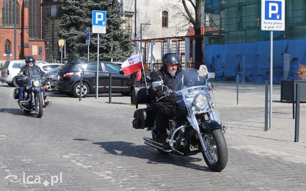 Ryk silników i strażackie syreny